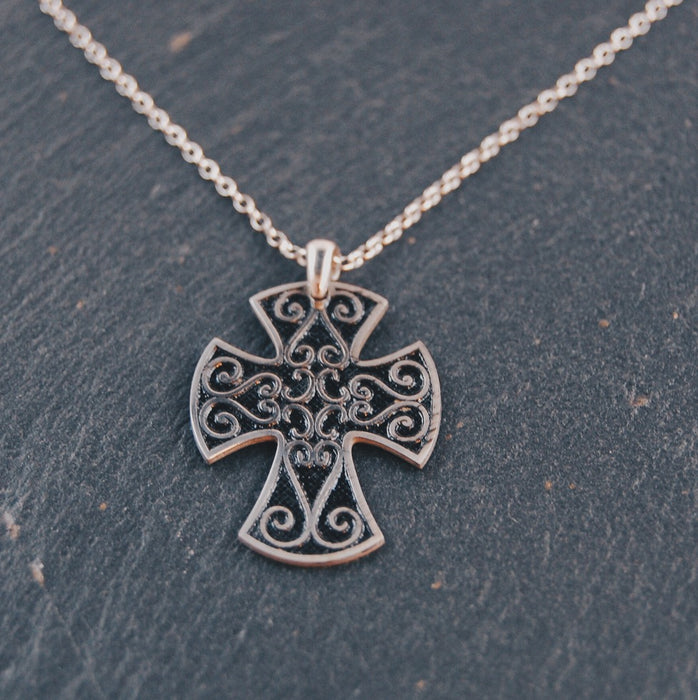 i35 Ornamenterat kors