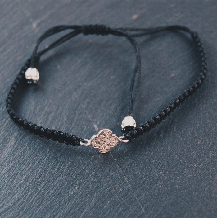 i80 Fyrklöverkors med kristall